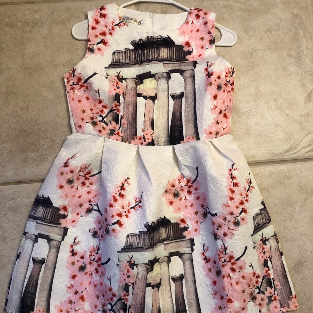 Three dresses - Picture 3 of 6